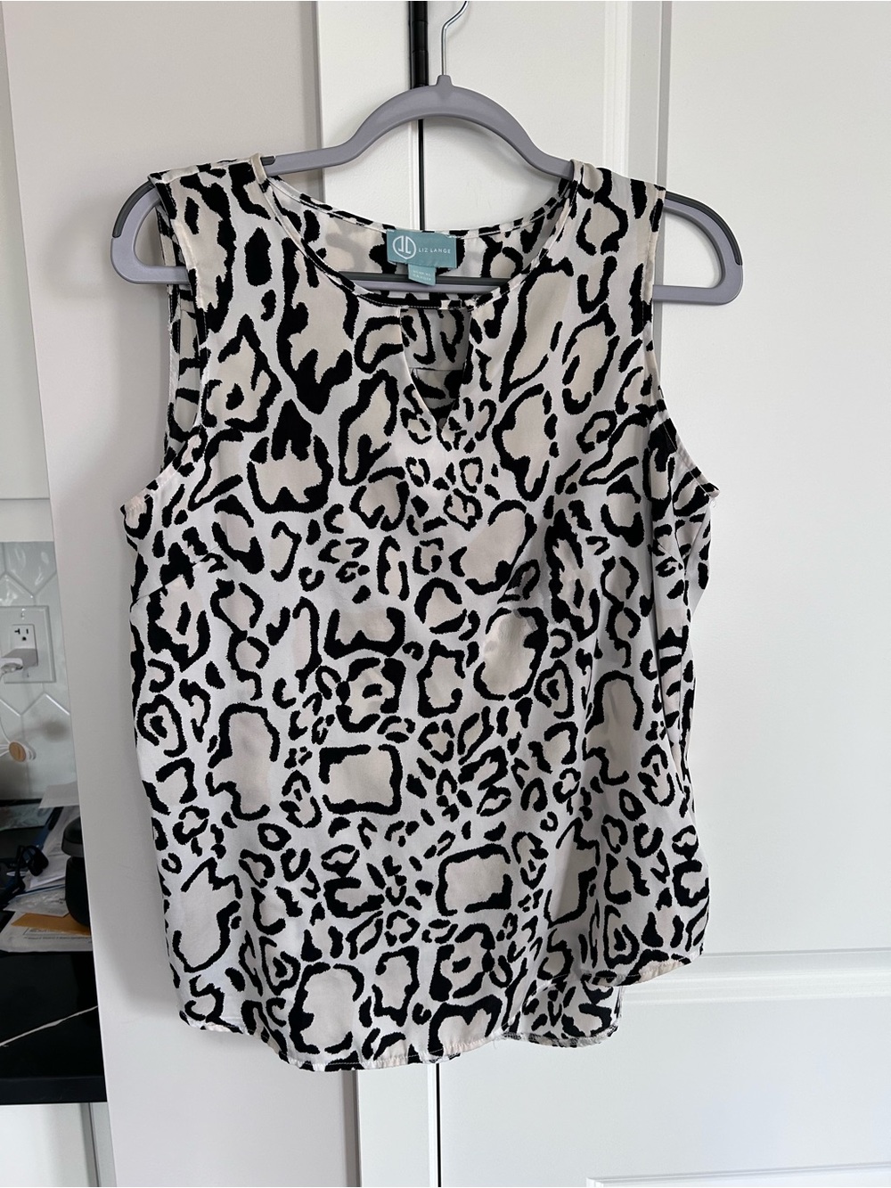 Liz Lange Black White Leopard Print Sleeveless Blouse Top Animal Print Roomy